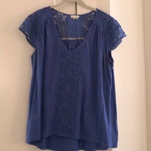 Blouse with lace accents